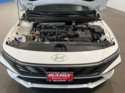 Used 2024 Hyundai Elantra SEL FWD image 9