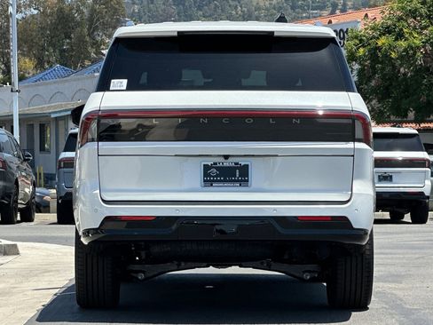 New 2026 Lincoln Navigator Black Label AWD/4WD image 4