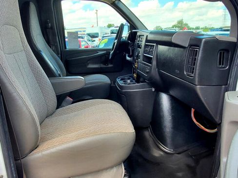 Used 2014 Chevrolet Express 3500 Extended image 17