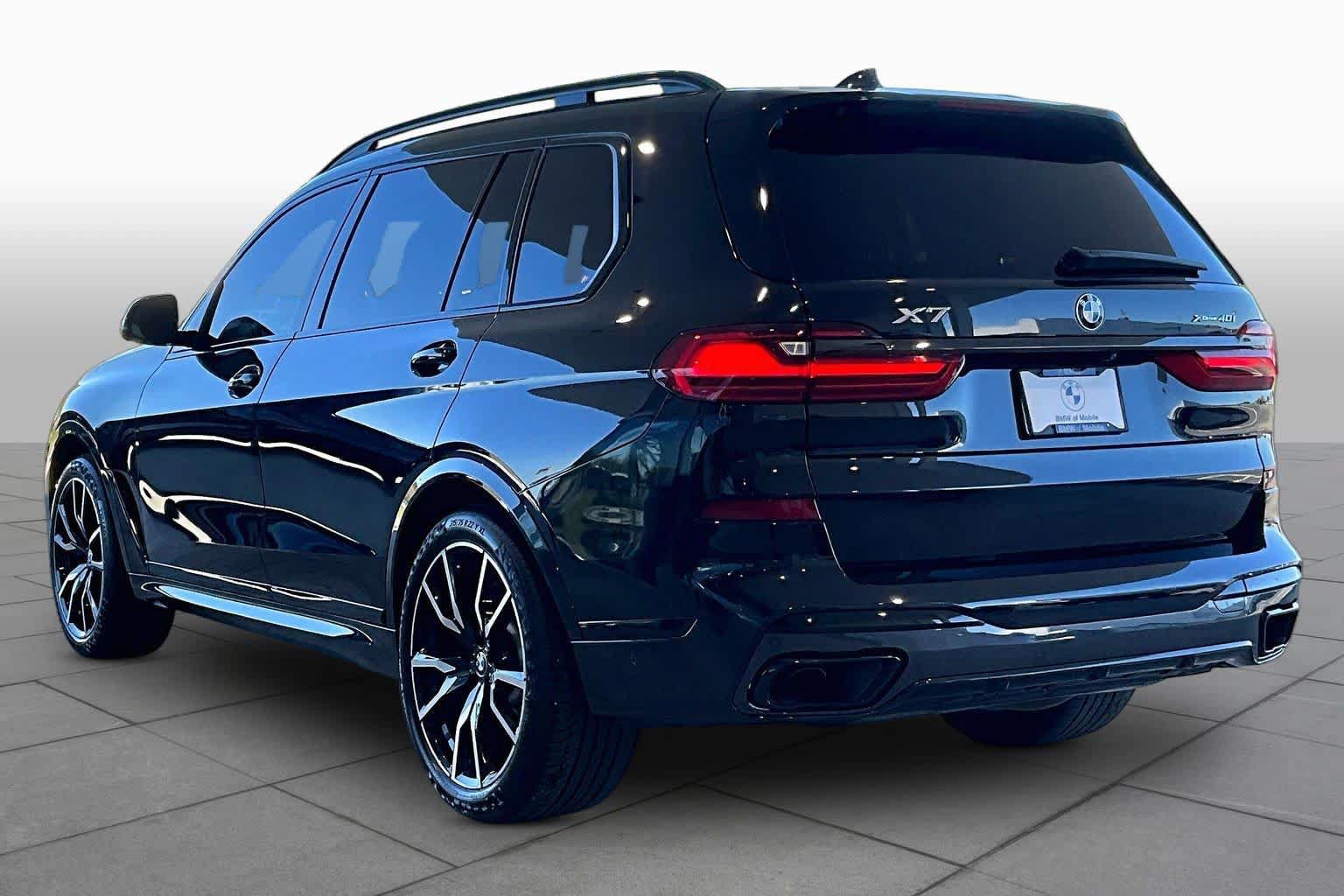 Used 2022 BMW X7 xDrive40i w/ M Sport Package AWD/4WD image 11