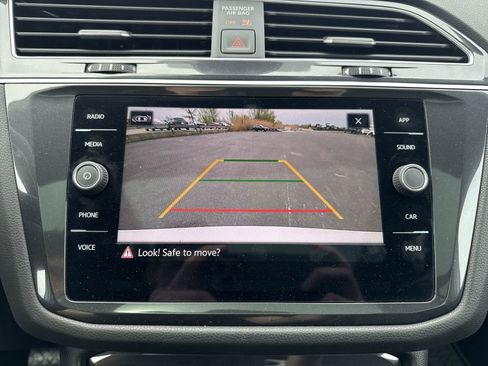 Used 2024 Volkswagen Tiguan SE w/ Panoramic Sunroof Package AWD/4WD image 18