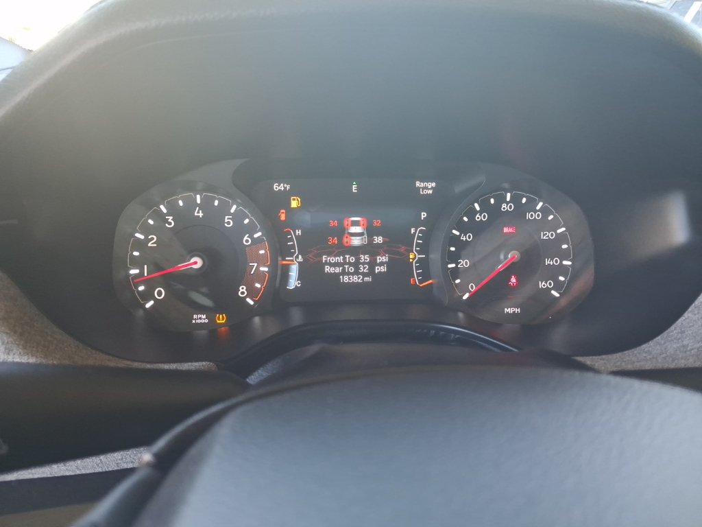 Used 2025 Jeep Compass Latitude AWD/4WD image 2