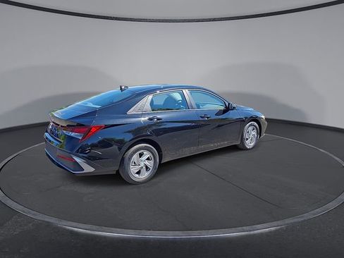 New 2026 Hyundai Elantra SE FWD image 9