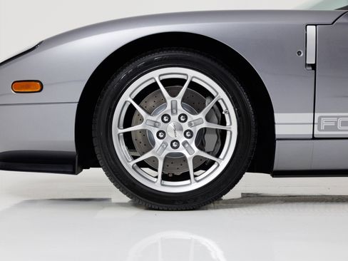 Used 2006 Ford GT RWD image 9