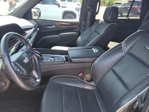Used 2021 Cadillac Escalade Premium Luxury AWD/4WD image 6