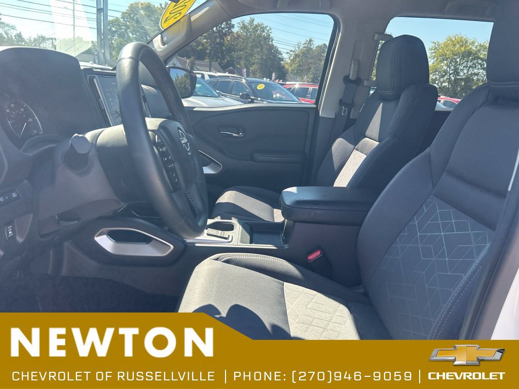 Used 2025 Nissan Frontier SV w/ SV Convenience Package AWD/4WD image 4