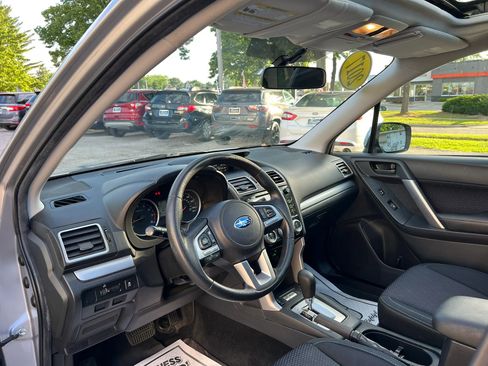 Used 2017 Subaru Forester 2.5i Premium w/ All-Weather Package AWD/4WD image 10