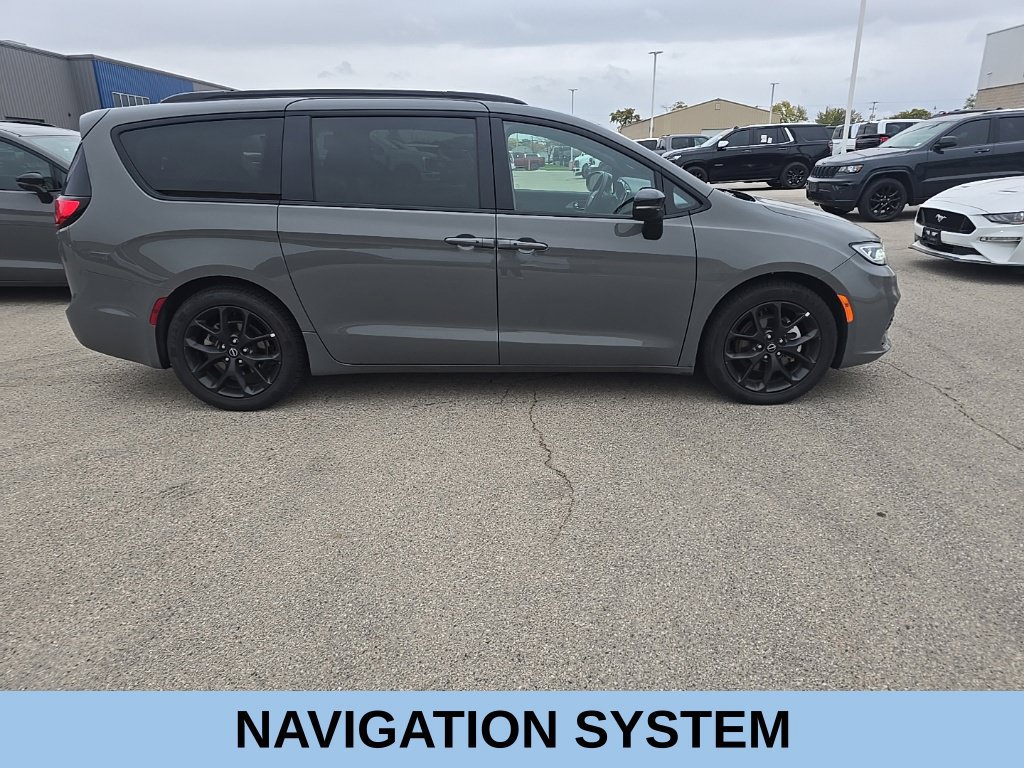 Used 2025 Chrysler Pacifica Limited FWD 360° Tour
