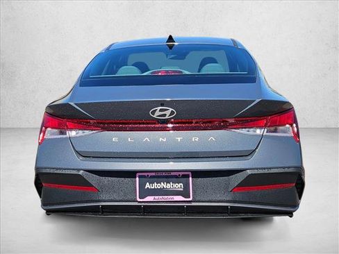 New 2026 Hyundai Elantra SE FWD image 5