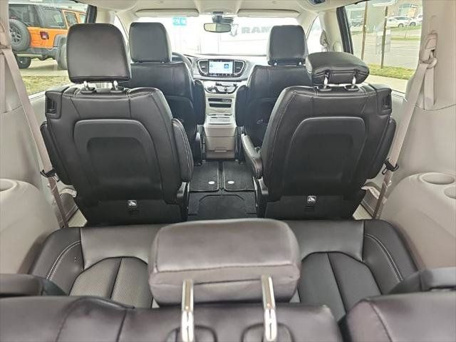 Certified 2024 Chrysler Pacifica Touring-L FWD image 23