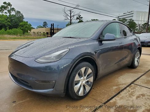 Used 2023 Tesla Model Y 2WD image 2