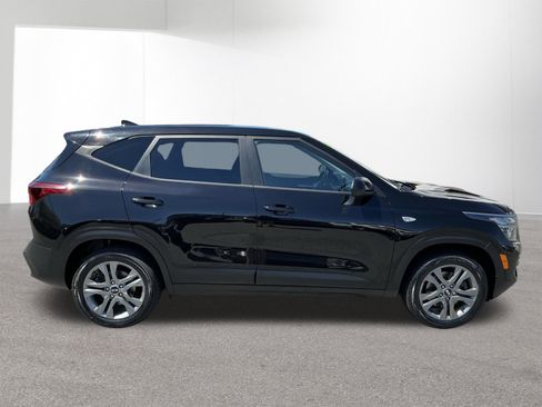 Certified 2021 Kia Seltos LX AWD/4WD image 2