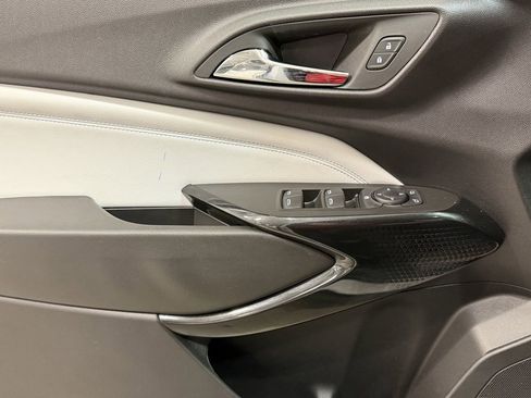 Used 2025 Chevrolet Trax LT w/ LT Convenience Package image 24