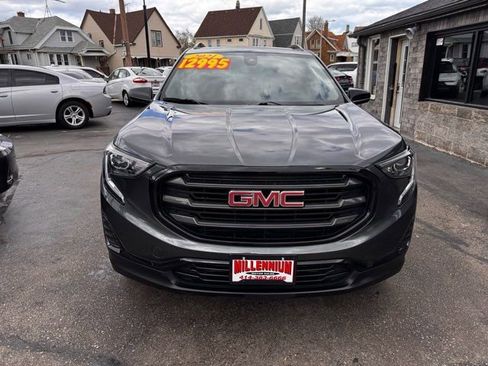Used 2021 GMC Terrain SLE w/ Driver Convenience Package FWD image 2
