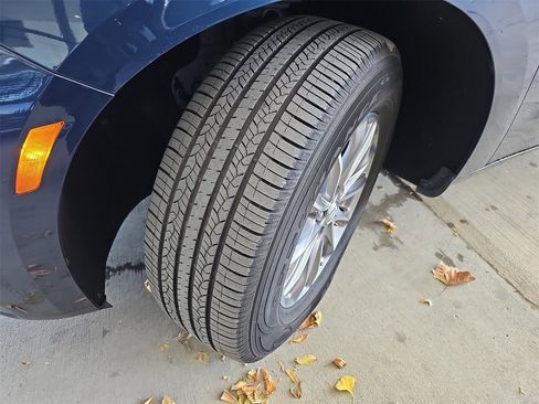 Certified 2023 Buick Enclave Essence image 32