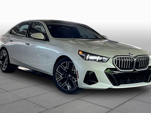 Used 2024 BMW 530i w/ Executive Package RWD image 2