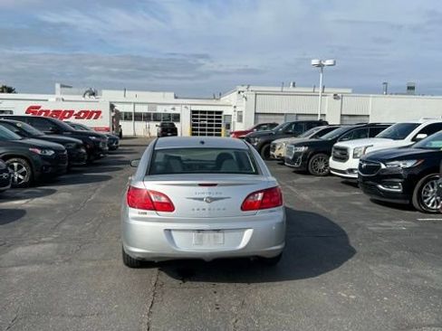 Used 2009 Chrysler Sebring Touring FWD image 6