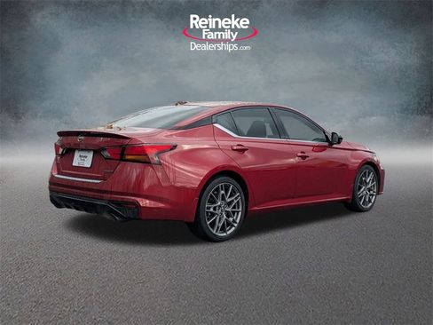 Used 2023 Nissan Altima 2.0 SR image 5