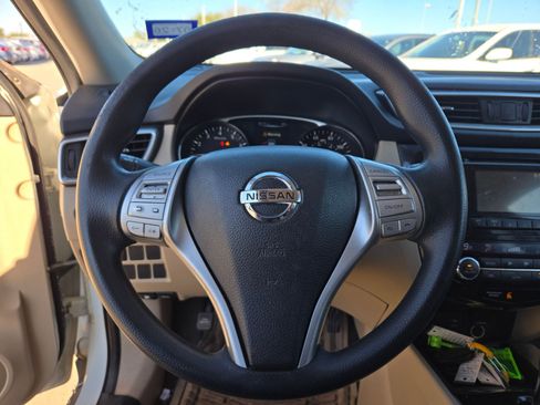 Used 2016 Nissan Rogue SV image 10