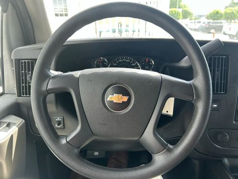 Used 2015 Chevrolet Express 2500 RWD image 11