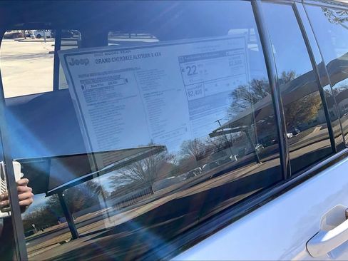 New 2025 Jeep Grand Cherokee Altitude image 19