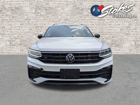 Certified 2023 Volkswagen Tiguan SE R-Line FWD image 9