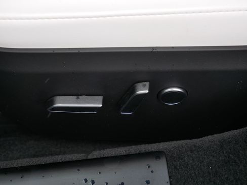 Used 2022 Tesla Model S AWD/4WD image 19