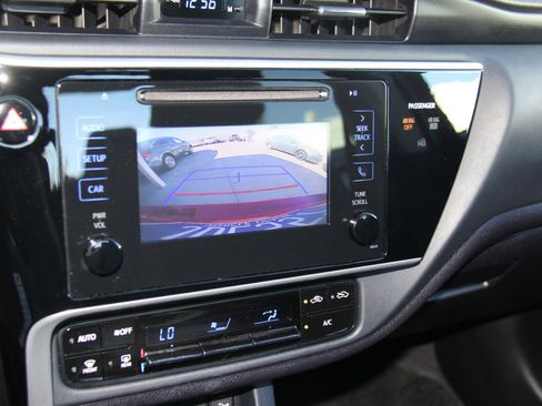 Used 2017 Toyota Corolla LE image 19