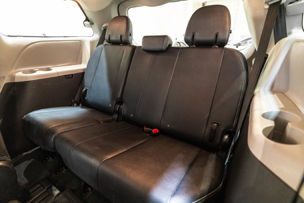 Used 2017 Toyota Sienna SE FWD image 30
