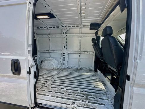 Used 2024 RAM ProMaster 2500 w/ Convenience Group FWD image 25
