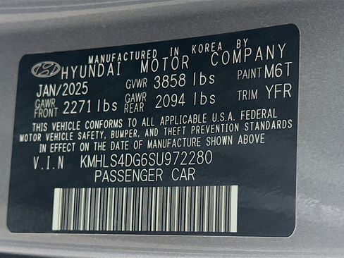 Used 2025 Hyundai Elantra SEL image 12