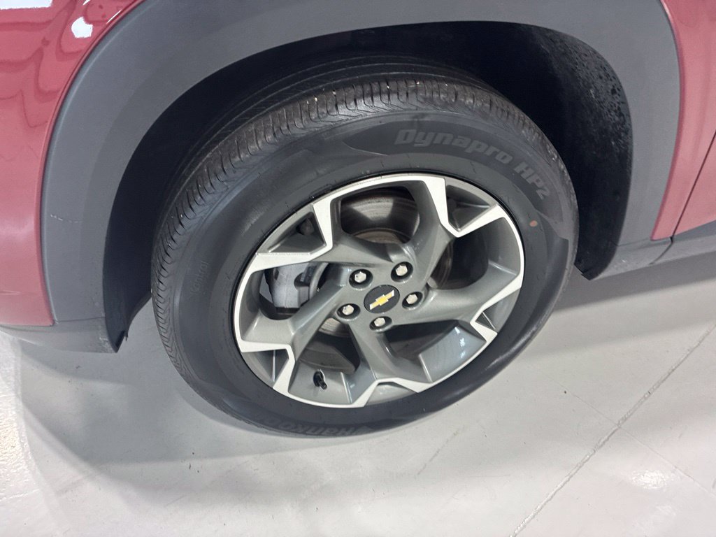 Used 2025 Chevrolet Trax LT FWD image 11