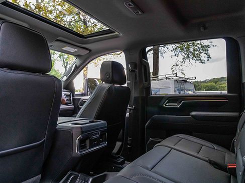 Used 2024 GMC Sierra 2500 Denali w/ Denali Reserve Package image 24