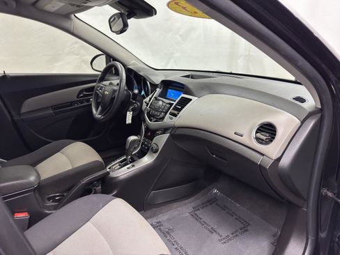 Used 2013 Chevrolet Cruze LS image 35