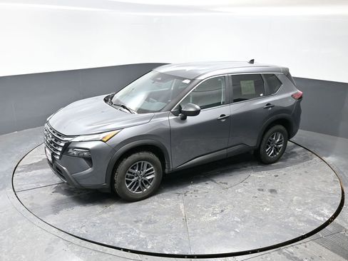 Used 2024 Nissan Rogue S image 44