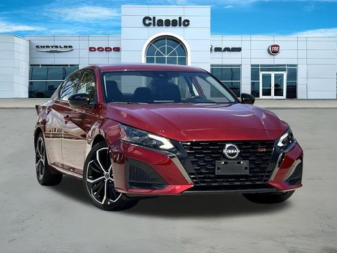 Used 2024 Nissan Altima 2.5 SR image 1