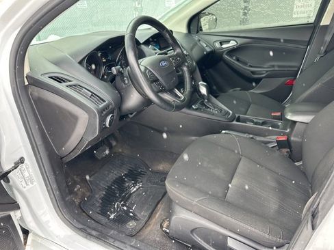 Used 2016 Ford Focus SE w/ SE Sport Package image 10