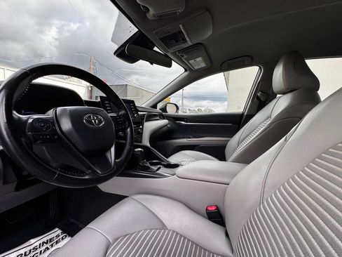 Used 2021 Toyota Camry SE image 9