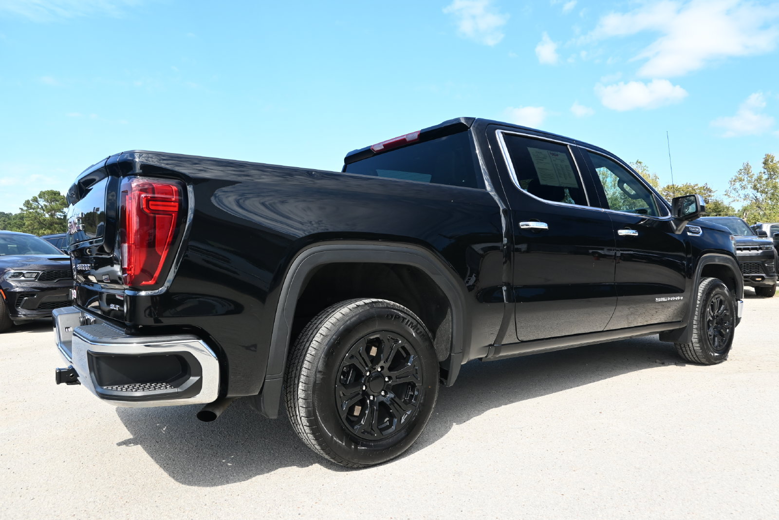 Used 2025 GMC Sierra 1500 SLT RWD image 2
