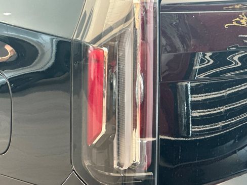 Certified 2024 Cadillac Escalade ESV V w/ LPO, ONYX Package AWD/4WD image 44