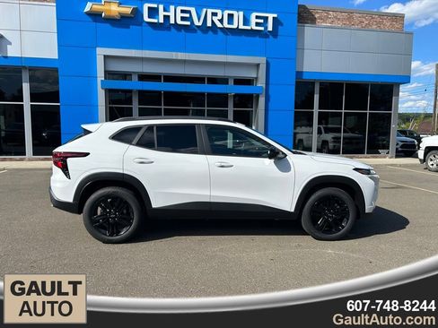 New 2025 Chevrolet Trax ACTIV w/ Driver Confidence Package image 2