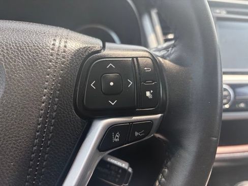 Used 2019 Toyota Highlander Limited AWD/4WD image 38