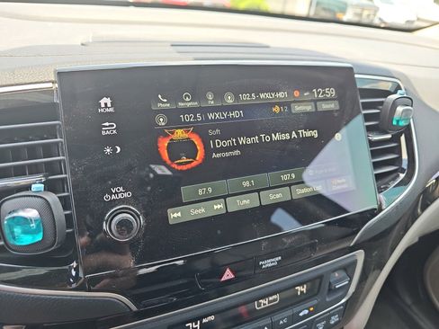 Used 2019 Honda Pilot Touring image 19