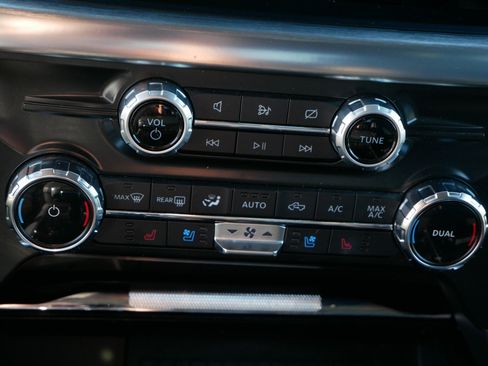 Used 2022 Ford F150 Lariat w/ Equipment Group 501A Mid image 23