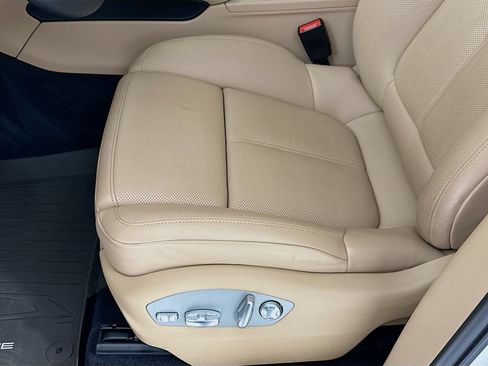 Certified 2023 Porsche Macan AWD/4WD image 12