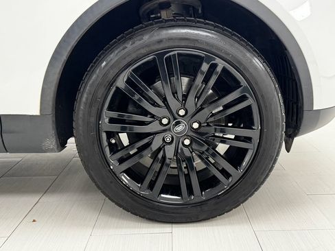 Used 2017 Land Rover Discovery HSE image 43