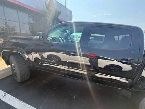 Used 2023 Toyota Tacoma SR5 w/ Technology Package AWD/4WD image 8