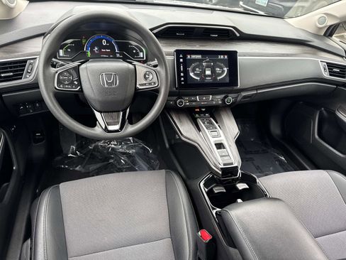 Used 2018 Honda Clarity Plug-In Hybrid image 2