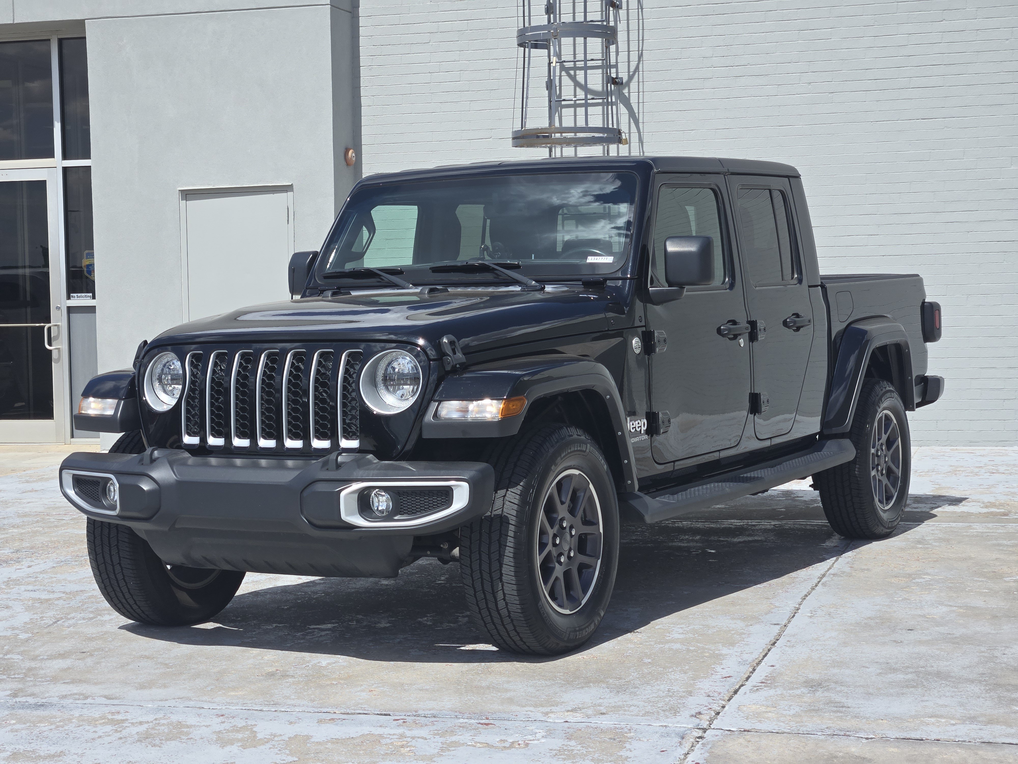 Used 2022 Jeep Gladiator Overland w/ Popular Equipment Package AWD/4WD image 4