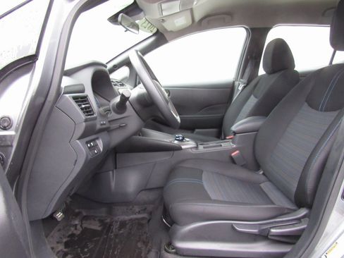 Used 2023 Nissan Leaf S image 9